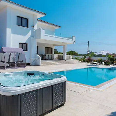 Andriana Villa *